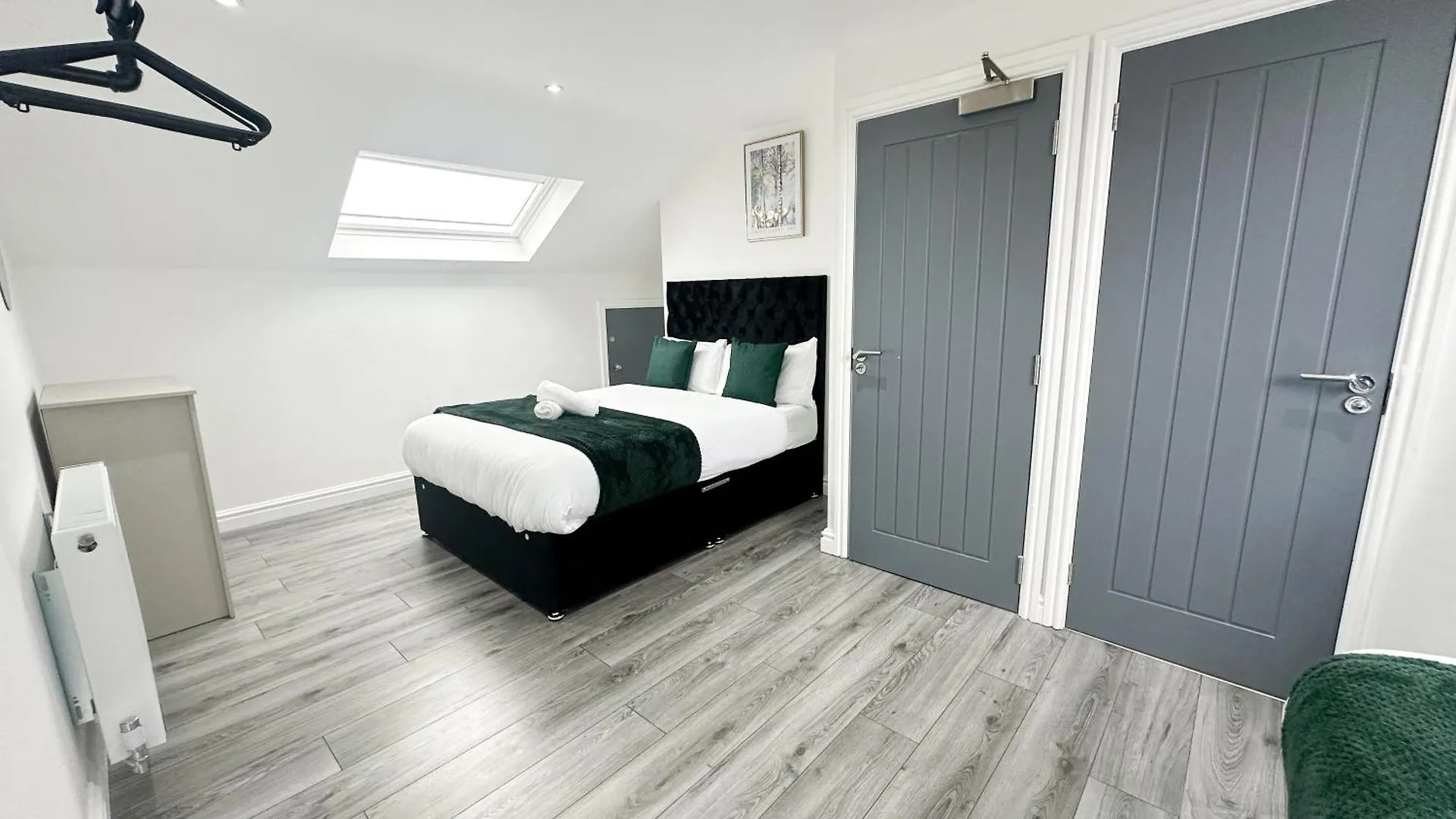 Holiday home Modern & Spacious, 4 Bedroom , 9Ppl Free Wifi & Parking Liverpool