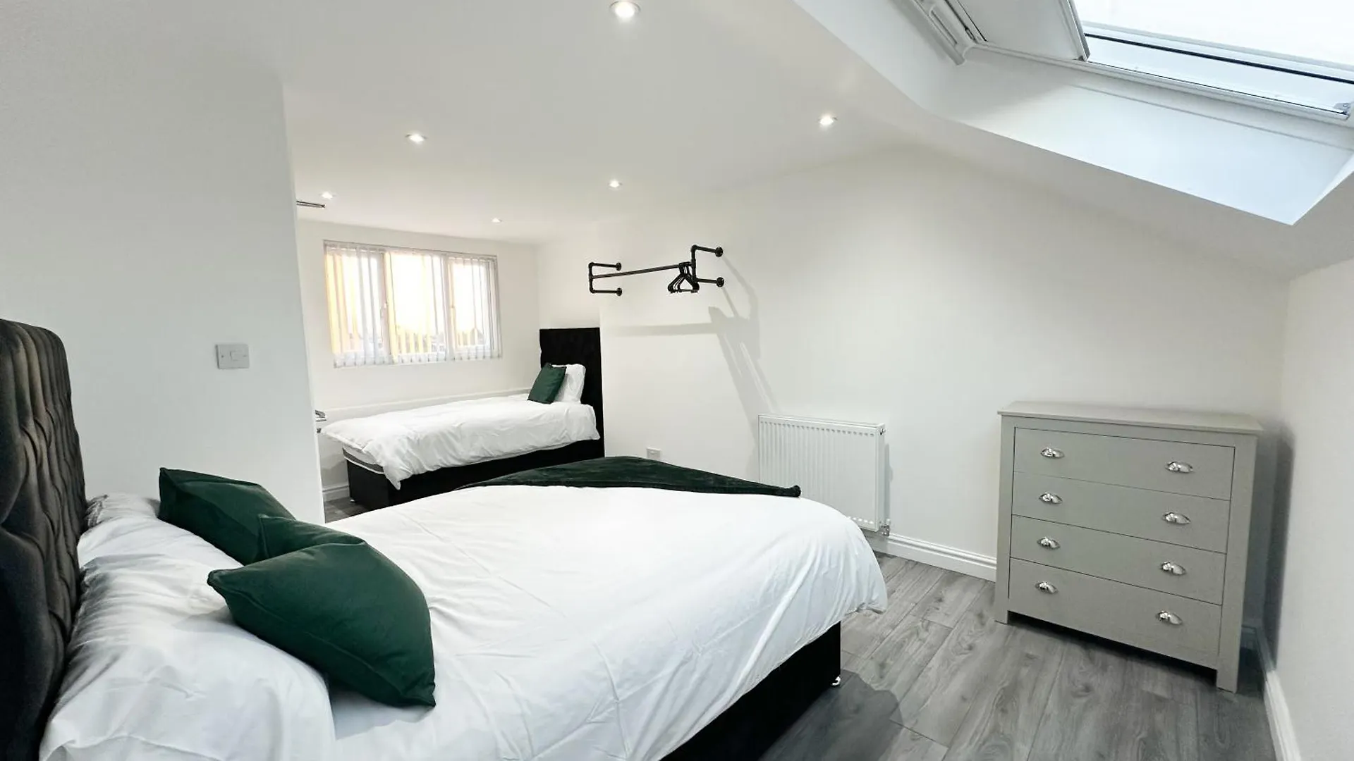 Modern & Spacious, 4 Bedroom , 9Ppl Free Wifi & Parking Liverpool United Kingdom