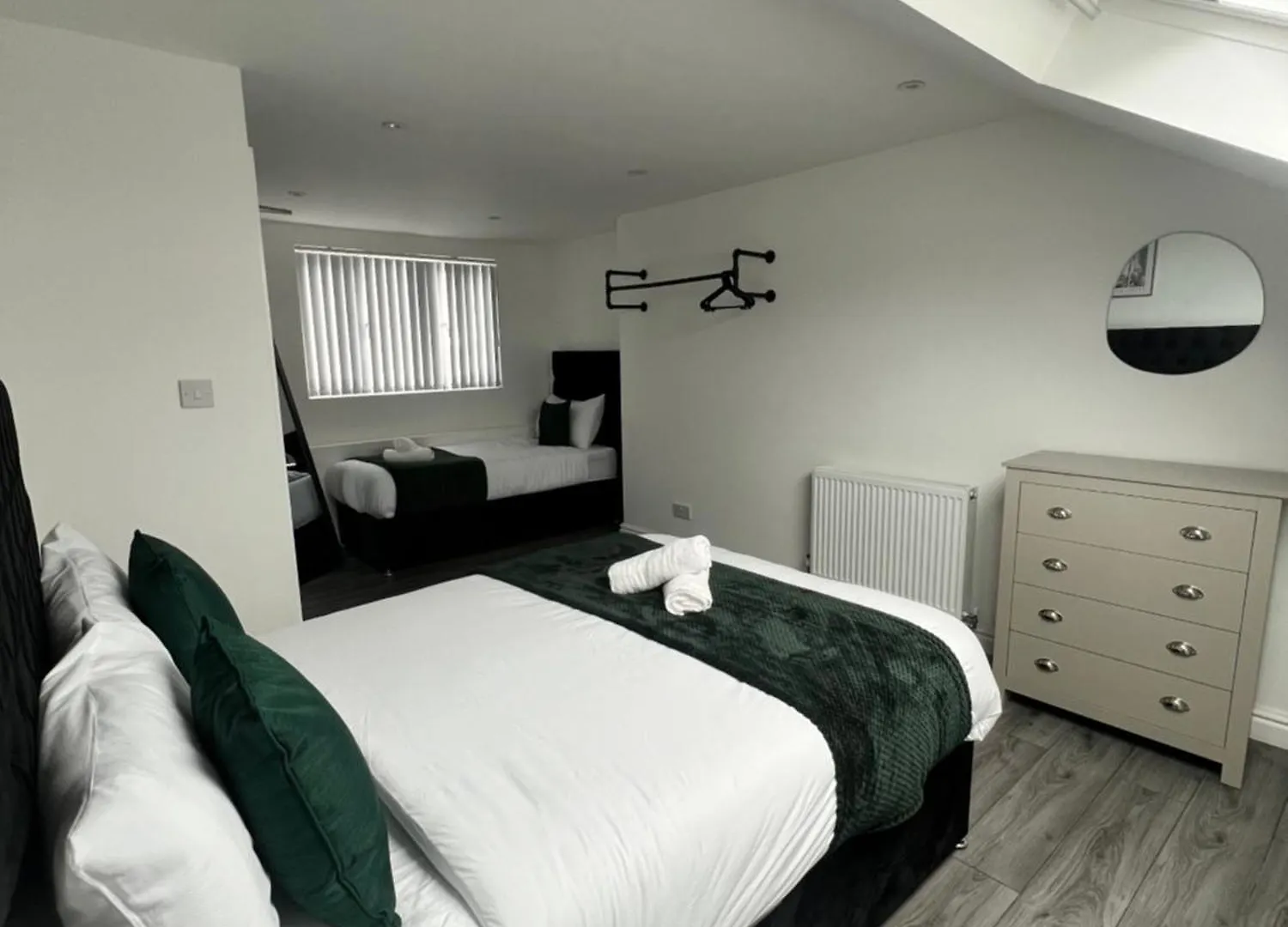Holiday home Modern & Spacious, 4 Bedroom , 9Ppl Free Wifi & Parking Liverpool United Kingdom