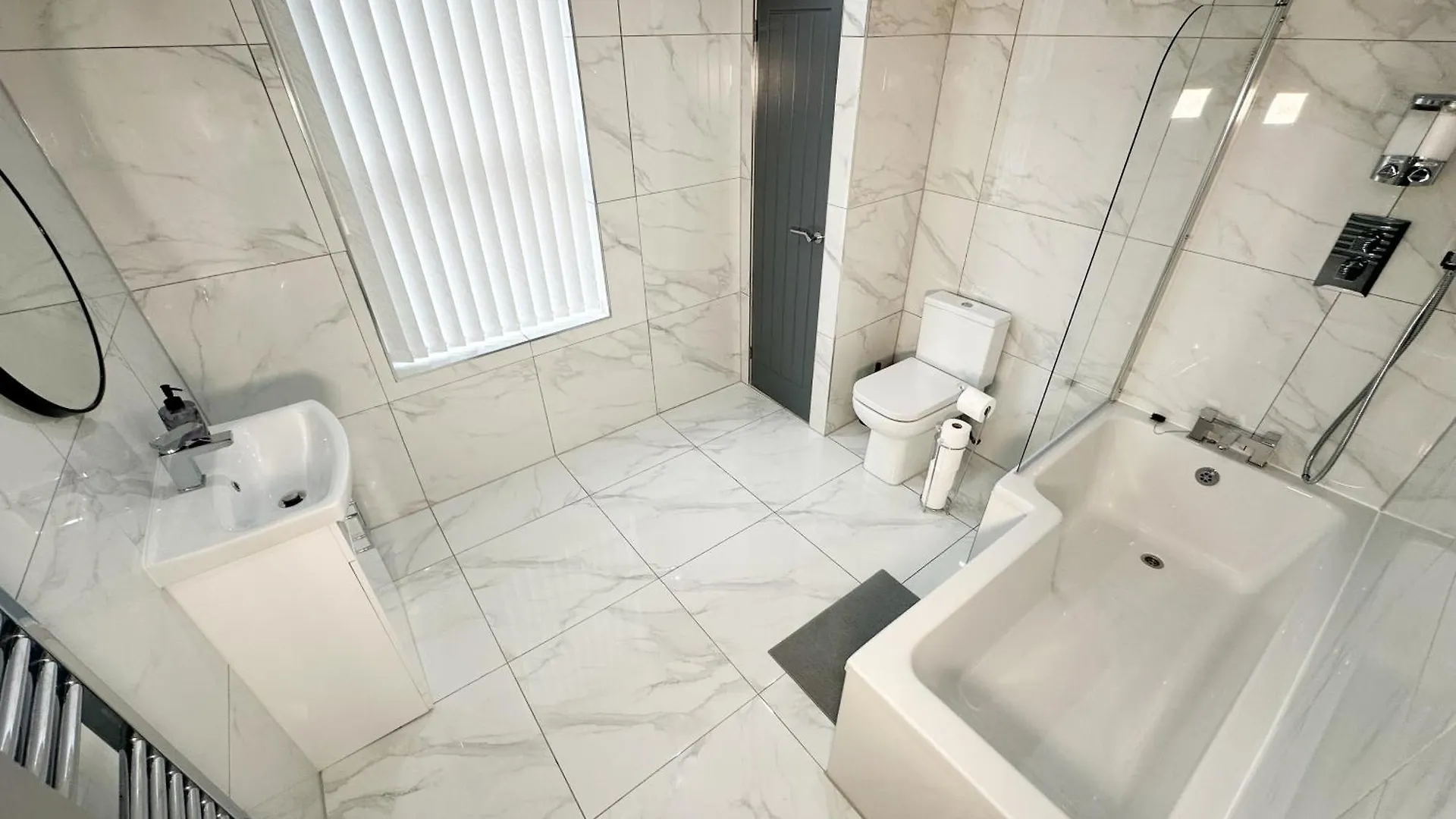 Modern & Spacious, 4 Bedroom , 9Ppl Free Wifi & Parking Liverpool 0*,  United Kingdom