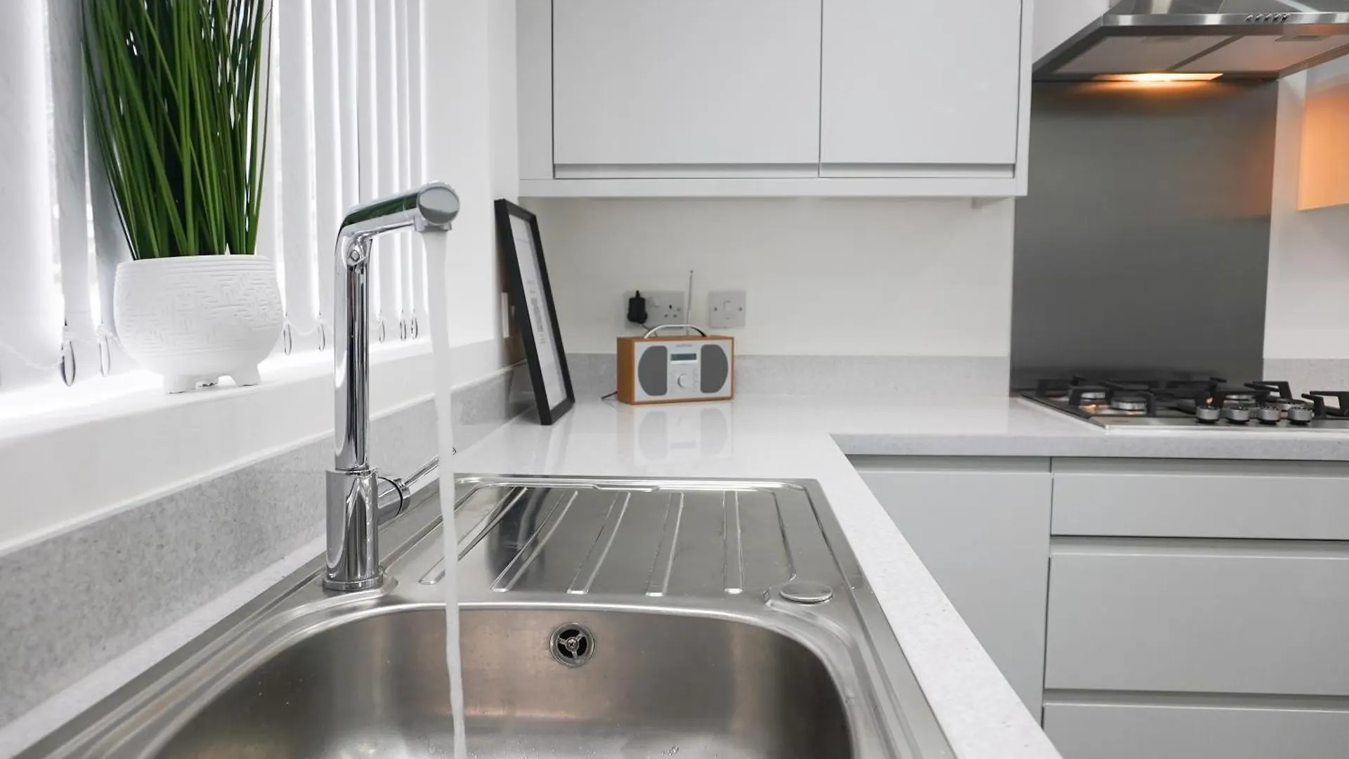 Holiday home Modern & Spacious, 4 Bedroom , 9Ppl Free Wifi & Parking Liverpool